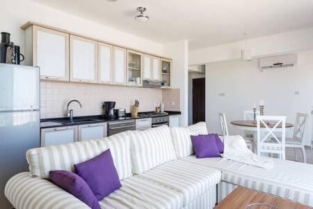 Joya Cyprus Mermaid Penthouse Apartment Agios Amvrosios  Bagian luar foto